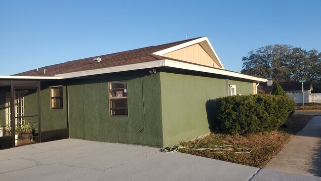 Building Photo - 6742 Larchmont Ave