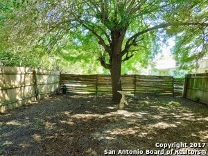 Foto del edificio - 6308 Waddesdon Wood