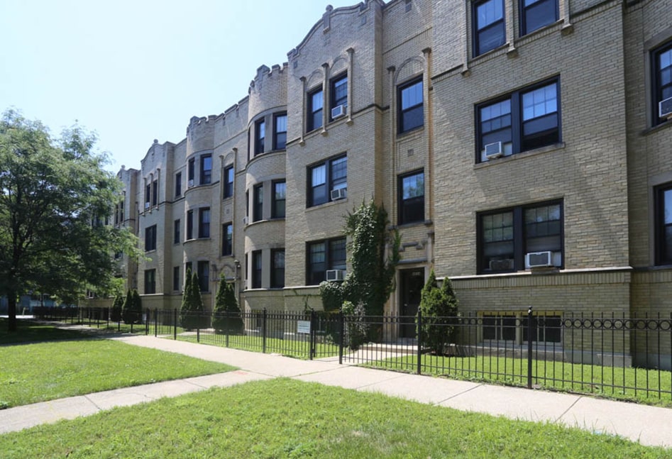 Primary Photo - 1940 W Wilson Ave