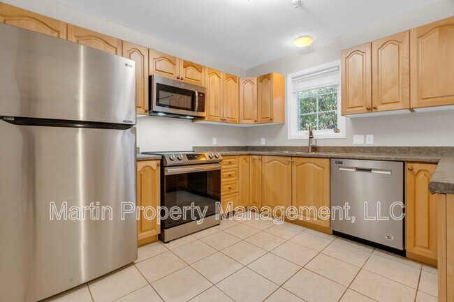 Building Photo - 179 Littleton Rd