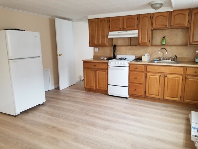 Kitchen Area - 608 E Penn St