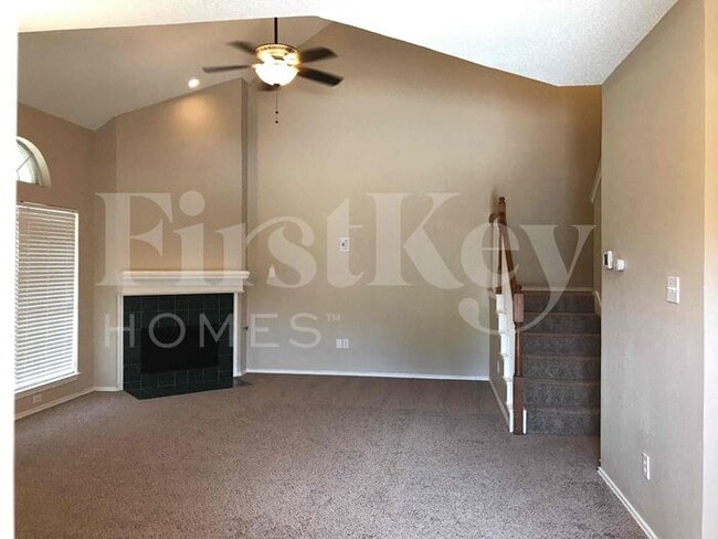 Building Photo - 2132 Montclair Ln