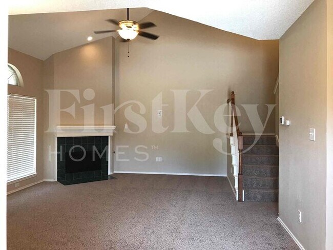 Foto del edificio - 2132 Montclair Ln