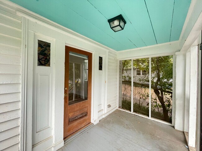 Building Photo - Very Cute Two Bedroom on Childs