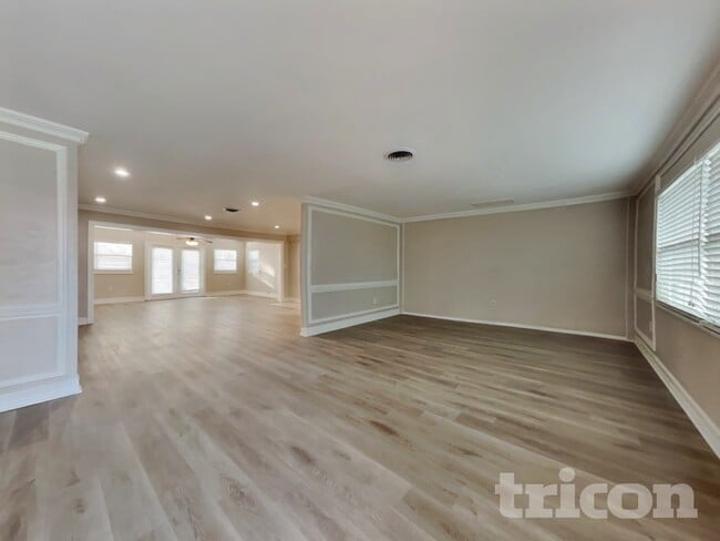 Building Photo - 331 Mendez Dr