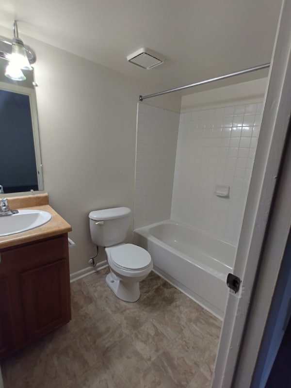 Foto del edificio - 600 Reusens Rd