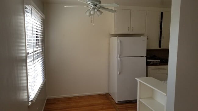 Building Photo - 7114 Haskell Ave