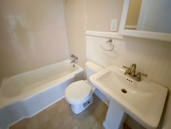 Foto del edificio - Charming two bedroom house, walking distan...