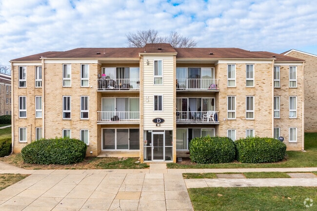 Elmwood Terrace - The Apartments at Elmwood Terrace