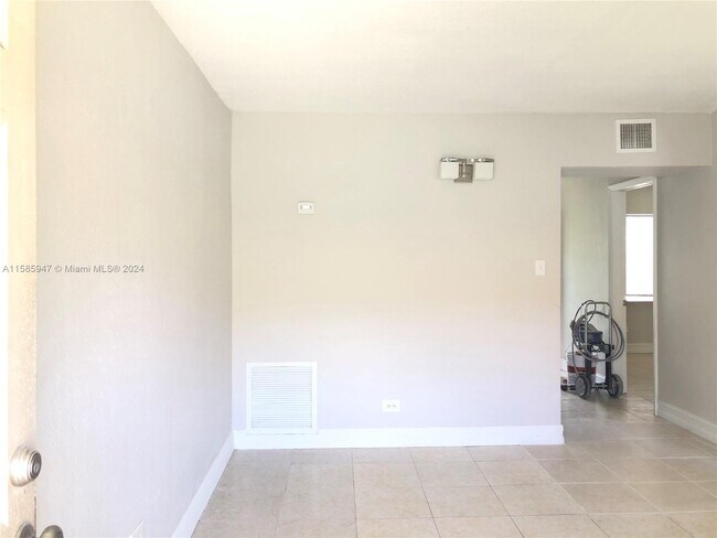 Foto del edificio - 2821 NW 12th Ct