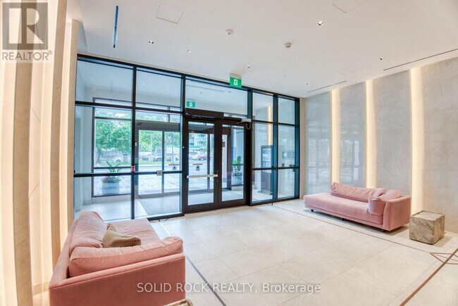 Building Photo - 560 Rideau St
