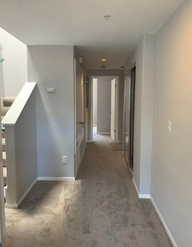 Photo - Beautiful 3 Bedroom Condo in Gated Communi...