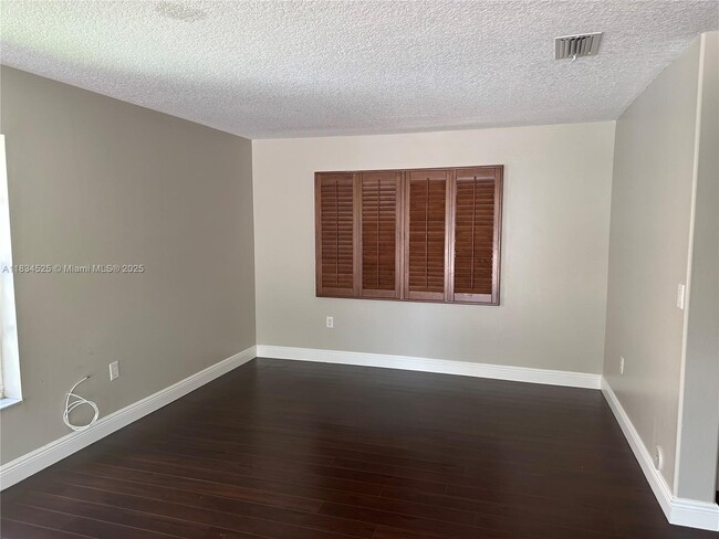 Foto del edificio - 13825 NW 22nd St