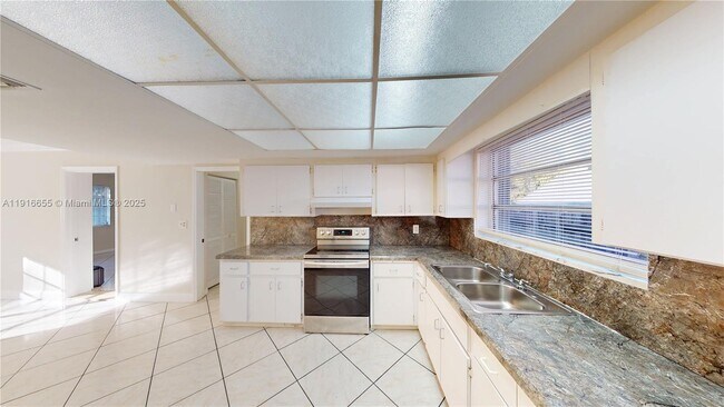 Foto del edificio - 7880 Grand Canal Dr