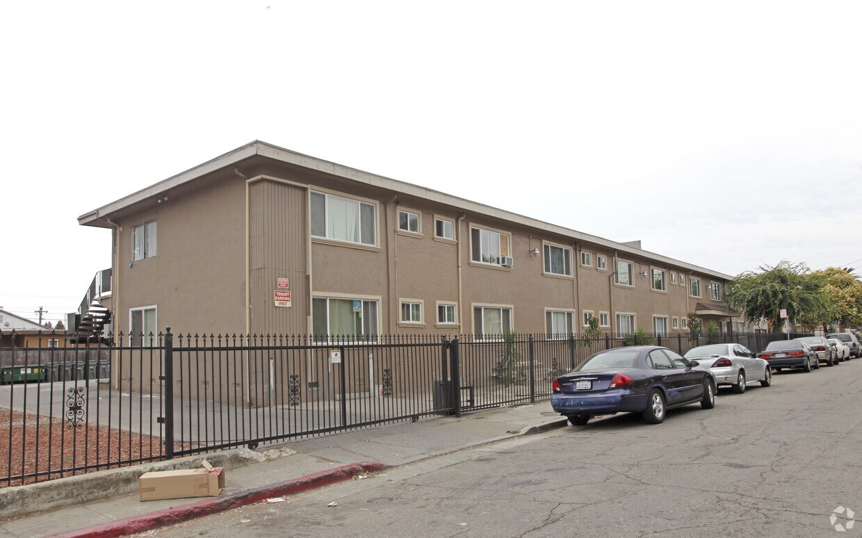 Primary Photo - 7629 Lockwood St