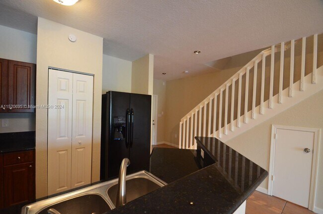 Building Photo - 8899 N Isles Cir