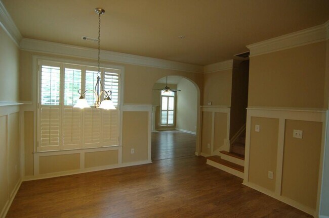 Building Photo - 3327 Castleberry Village Dr