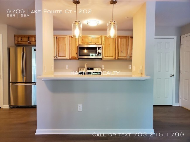 Building Photo - 9709 Lake Point Ct