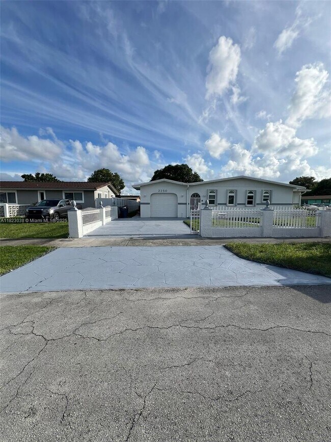 Foto del edificio - 2250 NW 192nd Terrace