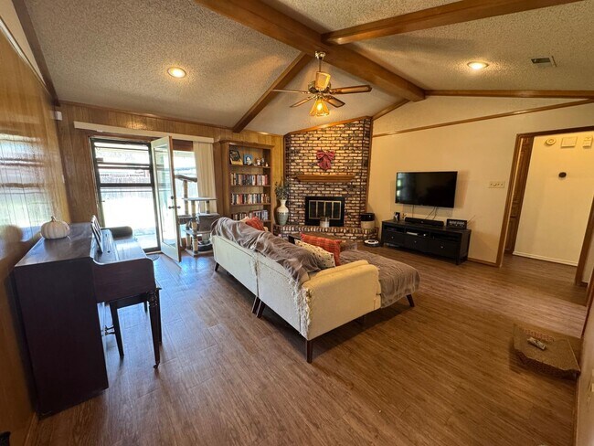 Building Photo - Available July 10th with storage shed & all appliances included!