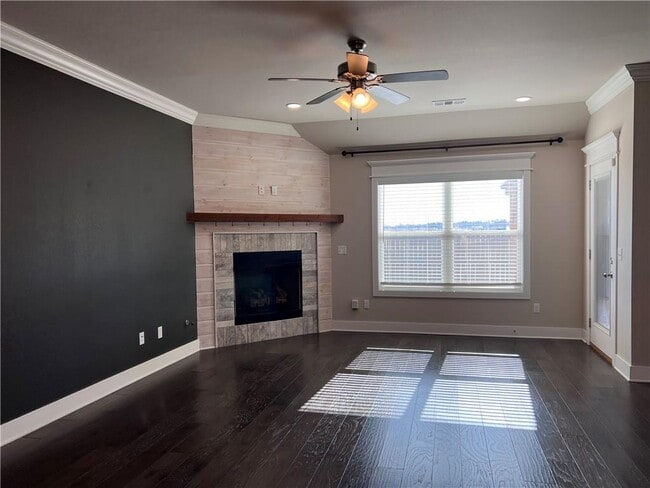Building Photo - 7459 Charlotte Ave