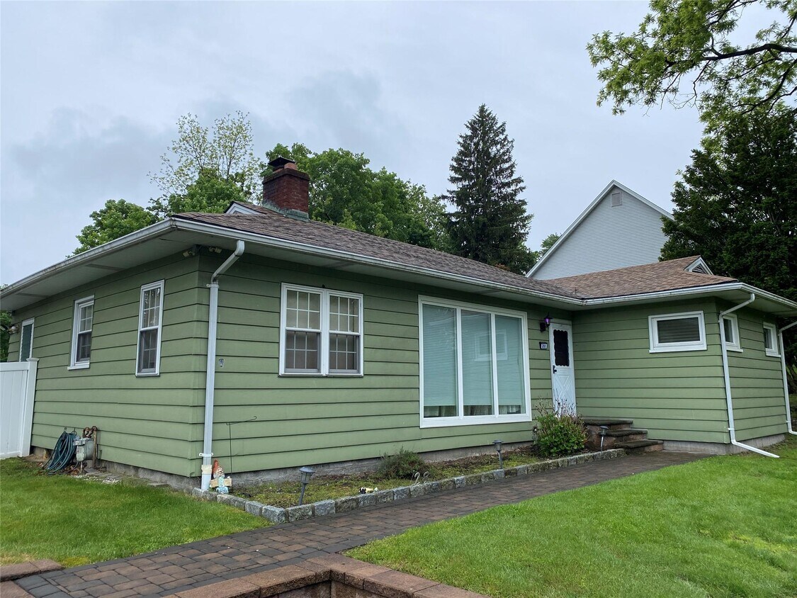 Primary Photo - 288 Willow Grove Rd