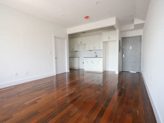 Foto principal - 891 Herkimer St