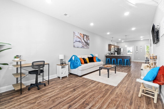 Building Photo - 541 New S Dr