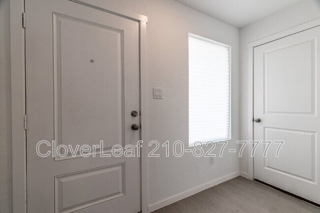 Foto del edificio - 506 Sarah Wy