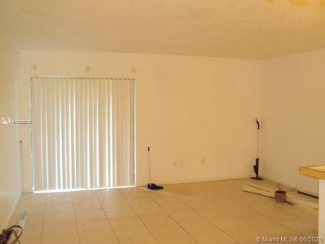 Foto del edificio - 807 NE 199th St