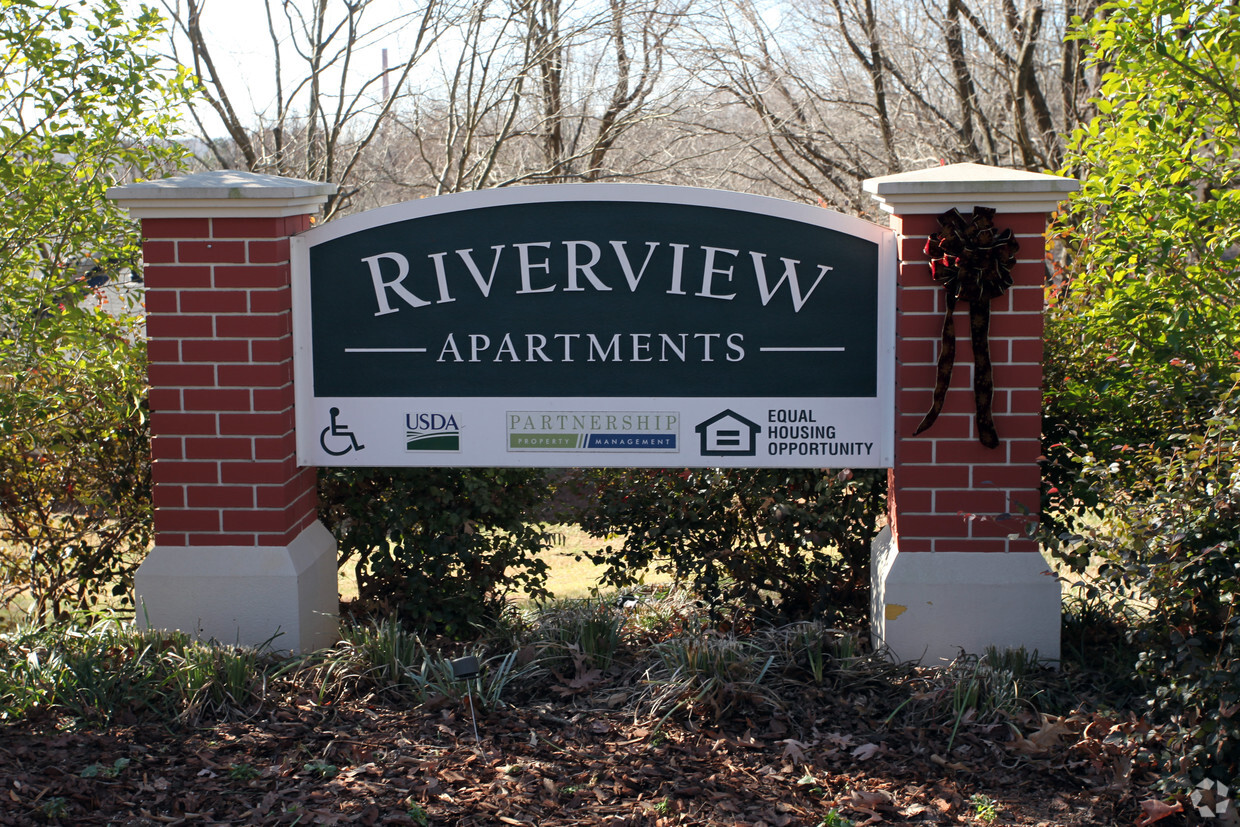 Building Photo - Riverview Apartments