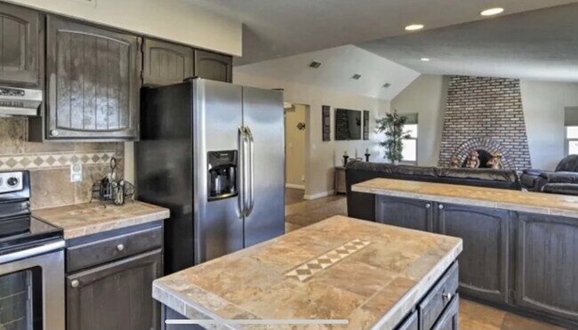 Kitchen - 1560 Cabana Dr