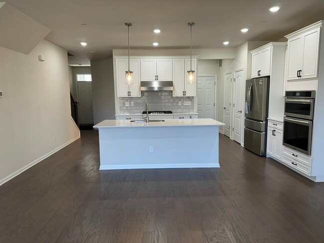 Building Photo - 670 Peppermint Dr