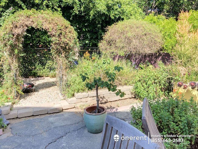 Foto del edificio - 1 br, 1 bath Apartment - 3560 Sawtelle Blvd