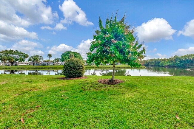 Foto del edificio - 65 Monaco Ct