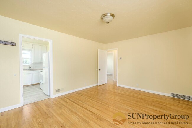 Building Photo - Newly Updated Liberty Wells Duplex!!