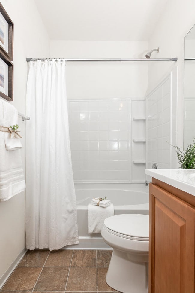 Building Photo - Villages at Lake Silvercote