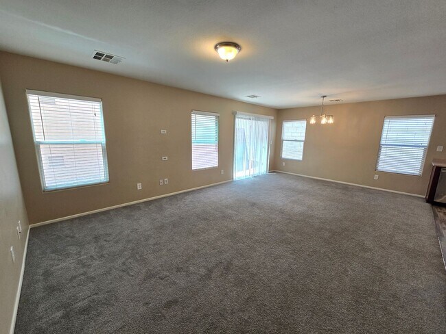 Foto del edificio - Single Family Home in Desirable SW near Du...