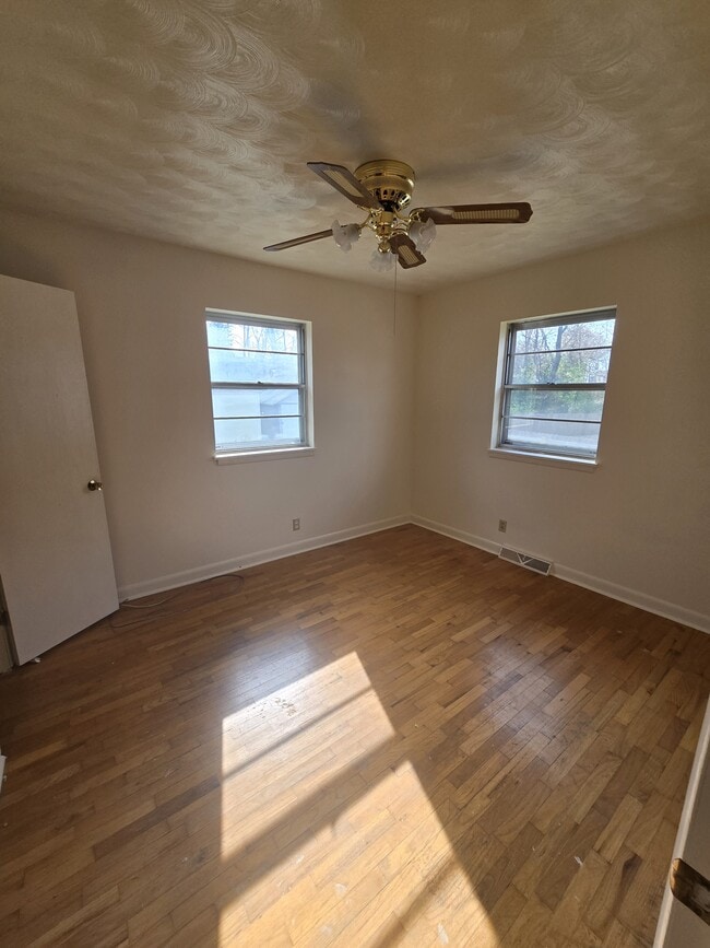 Foto del edificio - 1320 E Livingston St