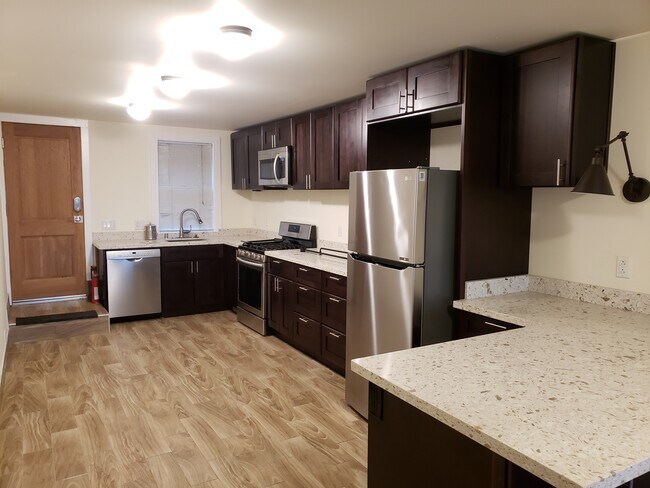 Kitchen - 1129 Wisconsin St Apartments