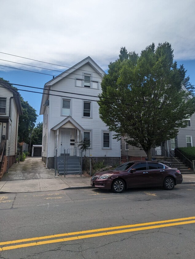 Primary Photo - 398 Blatchley Ave