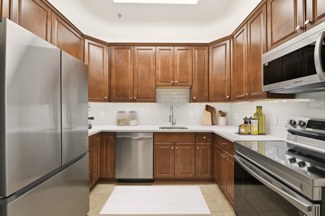 Building Photo - Cortland Alexandria