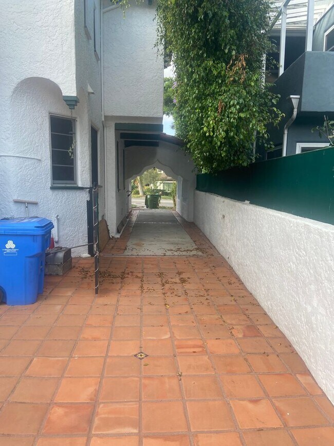 Foto del edificio - 2734 Motor Ave
