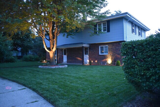 Foto del edificio - 1954 River Park Ct