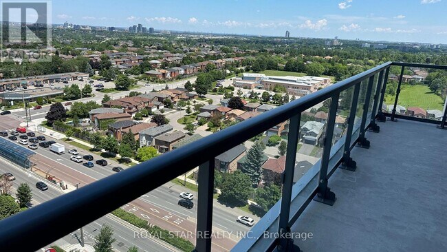 Photo du bâtiment - 7950-B-7950 Bathurst St