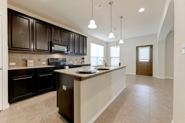 Foto del edificio - AVAILABLE NOW!