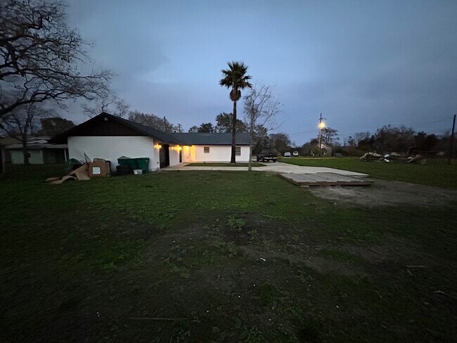 Building Photo - 114 Alabama St