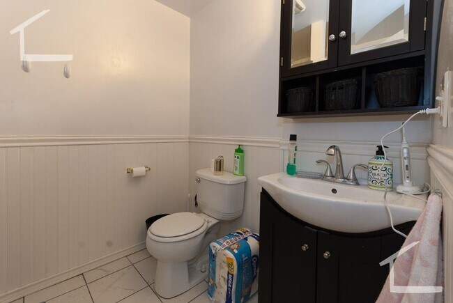 Building Photo - 56 Egmont St