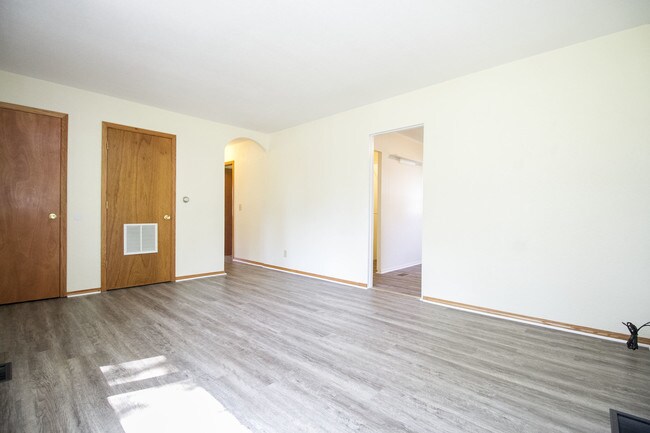 Building Photo - 1709 Raynor Dr