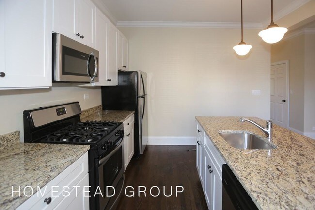 Building Photo - 936 E 52nd St